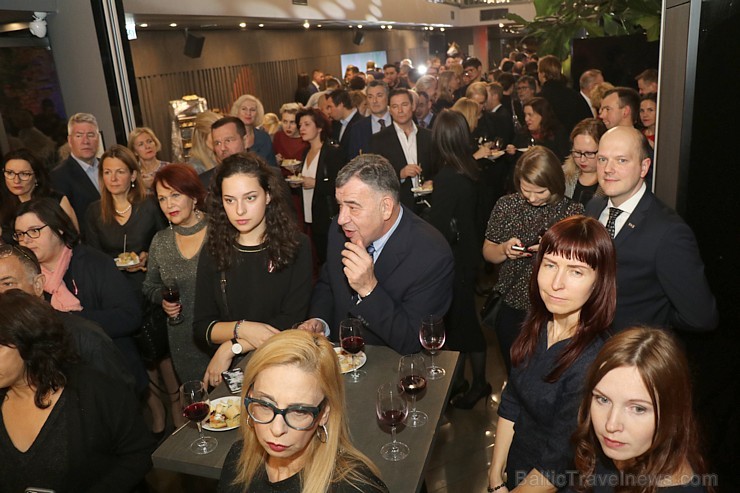 Franču jaunā vīna svētki «Beaujolais Nouveau» izskan Rīgas 5 zvaigžņu viesnīcā «Pullman Riga Old Town» Franču jaunā vīna svētki «Beaujolais Nouveau» izskan Rīgas 5 zvaigžņu viesnīcā «Pullman Riga Old Town» 238561