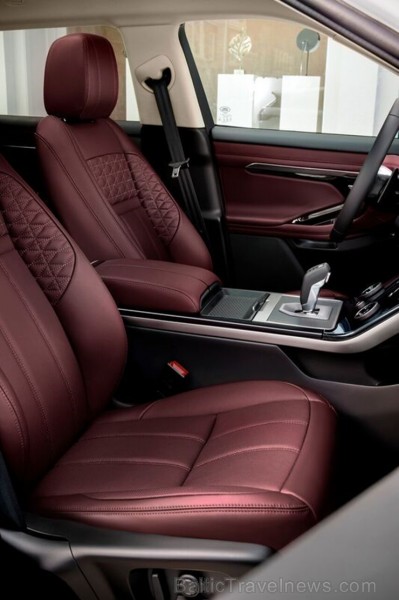 Oriģinālais luksusa klases kompaktais SUV ir kļuvis vēl labāks. Dzimtenes pilsētā un kalnos jaunais pievienojas Range Rover saimei, piedāvājot iespēju Oriģinālais luksusa klases kompaktais SUV ir kļuvis vēl labāks. Dzimtenes pilsētā un kalnos jaunais pievienojas Range Rover saimei, piedāvājot iespēju 239011