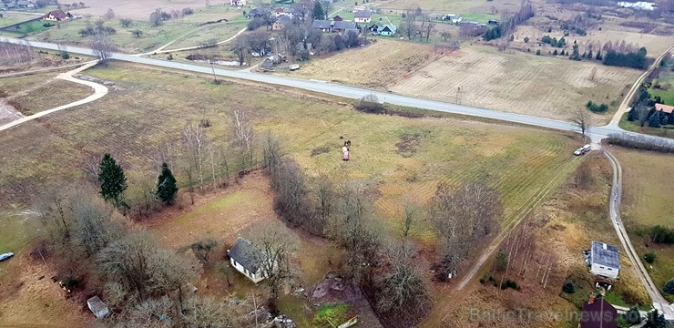 Gaisa balonu piloti Salaspils pusē krāšņi svin cilvēka pirmo sekmīgo lidojumu 239207