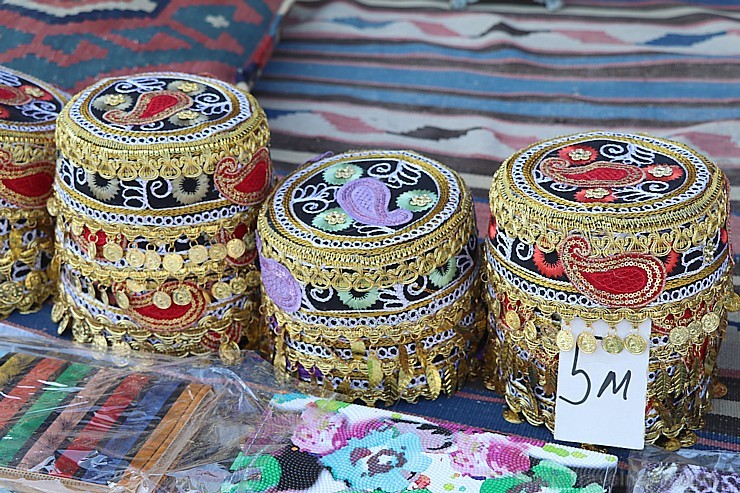 Travelnews.lv iepazīst Baku suvenīru piedāvājumu. Sadarbībā ar Latvijas vēstniecību Azerbaidžānā un tūrisma firmu «RANTUR Travel Agency» 239332