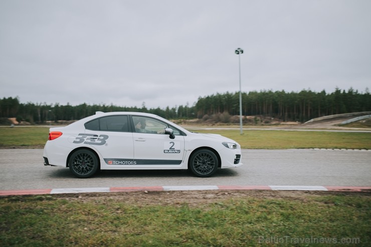 Gints sevi uzskata par prasmīgu braucēju, taču doties trasē pie sporta auto 