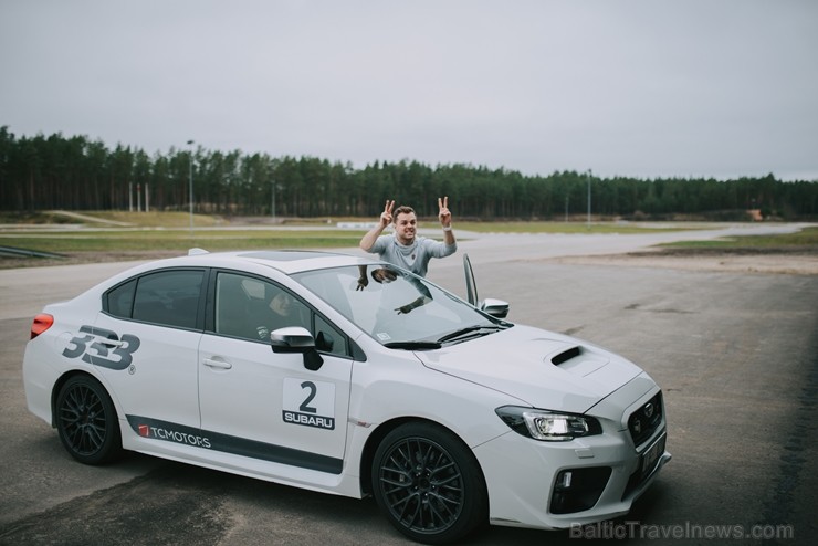 Gints sevi uzskata par prasmīgu braucēju, taču doties trasē pie sporta auto 