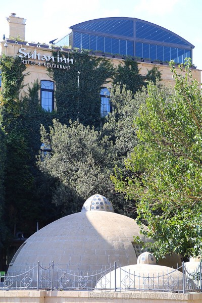 Travelnews.lv iepazīst Azerbaidžānas galvaspilsētu Baku izcila gida pavadījumā. Sadarbībā ar Latvijas vēstniecību Azerbaidžānā un tūrisma firmu «RANTU 239986