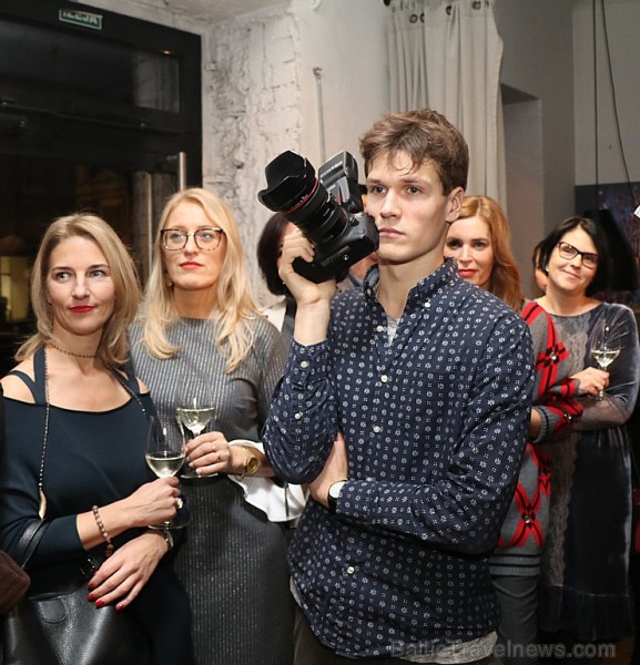 Rīgas restorānā «Vīna studija» Stabu ielā 5.12.2018 māksliniece Elita Patmalniece ir iekārtojusi gleznu personālizstādi Rīgas restorānā «Vīna studija» Stabu ielā 5.12.2018 māksliniece Elita Patmalniece ir iekārtojusi gleznu personālizstādi 240202