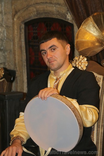 Travelnews.lv apmeklē Baku muzeja stila restorānu «Shirvanshah Museum Restaurant». Sadarbībā ar Latvijas vēstniecību Azerbaidžānā un tūrisma firmu «RA 240628