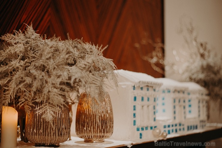 «Grand Hotel Kempinski Riga» kopā ar draugiem un sadarbības partneriem iededz Ziemassvētku egli 240687