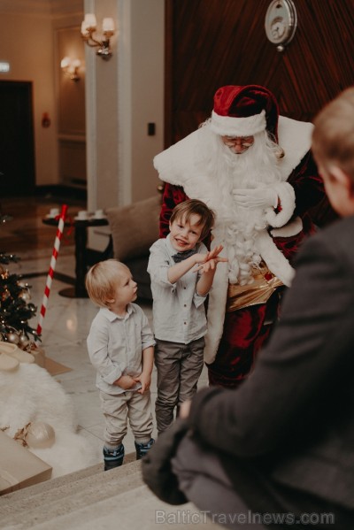 «Grand Hotel Kempinski Riga» kopā ar draugiem un sadarbības partneriem iededz Ziemassvētku egli 240694