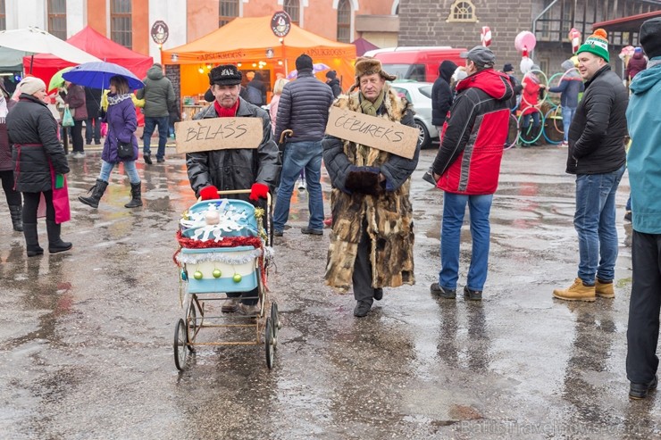 Sabilē ar konfekšu un cepumu parādi, ēdienu gatavošanas šovu, koncertiem, tirdziņiem, karsto dzērienu degustācija, radošām darbnīcām un citiem pasākum 240790