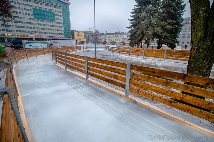 Daugavpilī iedegta pilsētas galvenā egle un iemirdzējusies Latvijā lielākā zvaigzne, bet visus daugavpiliešus un pilsētas viesus gaida atklāta pilsēta Daugavpilī iedegta pilsētas galvenā egle un iemirdzējusies Latvijā lielākā zvaigzne, bet visus daugavpiliešus un pilsētas viesus gaida atklāta pilsēta 240958