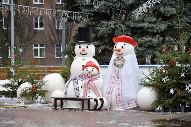 Daugavpilī iedegta pilsētas galvenā egle un iemirdzējusies Latvijā lielākā zvaigzne, bet visus daugavpiliešus un pilsētas viesus gaida atklāta pilsēta 240960