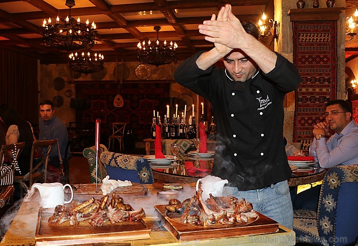 Travelnews.lv apmeklē Baku steiku restorānu «Mangal Steak House». Sadarbībā ar Latvijas vēstniecību Azerbaidžānā un tūrisma firmu «RANTUR Travel Agenc Travelnews.lv apmeklē Baku steiku restorānu «Mangal Steak House». Sadarbībā ar Latvijas vēstniecību Azerbaidžānā un tūrisma firmu «RANTUR Travel Agenc 241202
