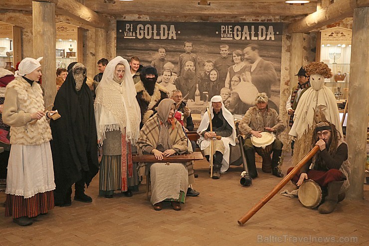 Travelnews.lv apmeklē Ziemassvētku tirdziņu Krāslavā 241958
