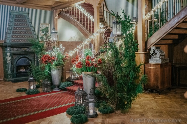 Ar pieciem dažādiem restorāniem vienas nakts laikā «Dikļu pilī» viesi pavadījuši veco un sagaidījuši Jauno gadu Ar pieciem dažādiem restorāniem vienas nakts laikā «Dikļu pilī» viesi pavadījuši veco un sagaidījuši Jauno gadu 243104