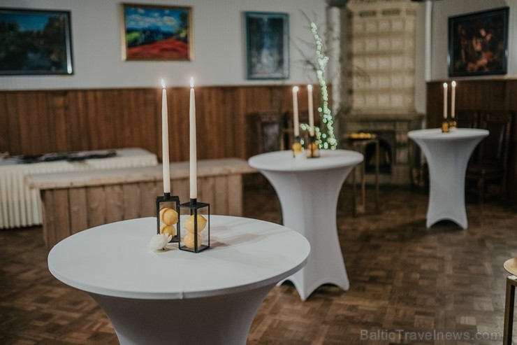 Ar pieciem dažādiem restorāniem vienas nakts laikā «Dikļu pilī» viesi pavadījuši veco un sagaidījuši Jauno gadu Ar pieciem dažādiem restorāniem vienas nakts laikā «Dikļu pilī» viesi pavadījuši veco un sagaidījuši Jauno gadu 243106