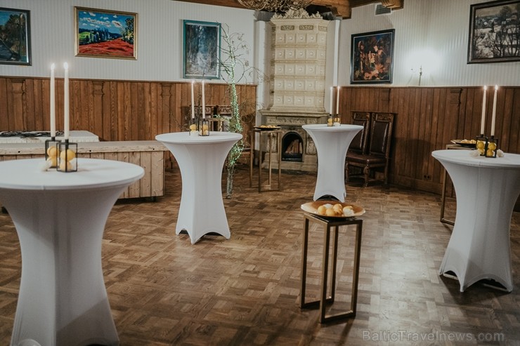Ar pieciem dažādiem restorāniem vienas nakts laikā «Dikļu pilī» viesi pavadījuši veco un sagaidījuši Jauno gadu Ar pieciem dažādiem restorāniem vienas nakts laikā «Dikļu pilī» viesi pavadījuši veco un sagaidījuši Jauno gadu 243107