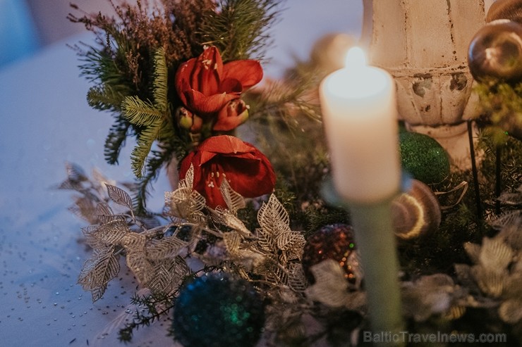 Ar pieciem dažādiem restorāniem vienas nakts laikā «Dikļu pilī» viesi pavadījuši veco un sagaidījuši Jauno gadu Ar pieciem dažādiem restorāniem vienas nakts laikā «Dikļu pilī» viesi pavadījuši veco un sagaidījuši Jauno gadu 243113