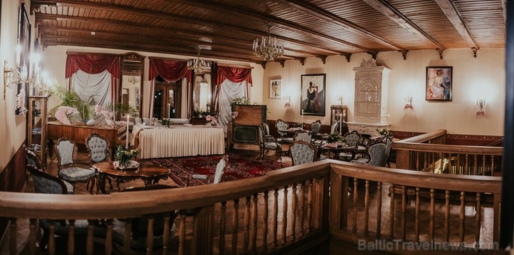 Ar pieciem dažādiem restorāniem vienas nakts laikā «Dikļu pilī» viesi pavadījuši veco un sagaidījuši Jauno gadu Ar pieciem dažādiem restorāniem vienas nakts laikā «Dikļu pilī» viesi pavadījuši veco un sagaidījuši Jauno gadu 243125