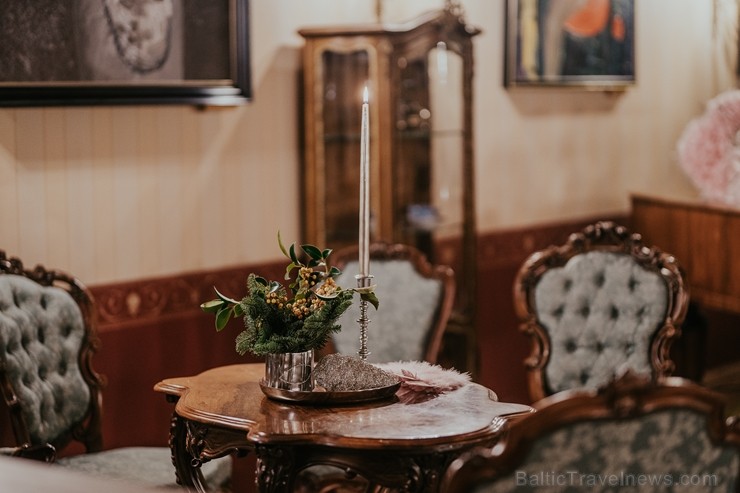 Ar pieciem dažādiem restorāniem vienas nakts laikā «Dikļu pilī» viesi pavadījuši veco un sagaidījuši Jauno gadu Ar pieciem dažādiem restorāniem vienas nakts laikā «Dikļu pilī» viesi pavadījuši veco un sagaidījuši Jauno gadu 243128