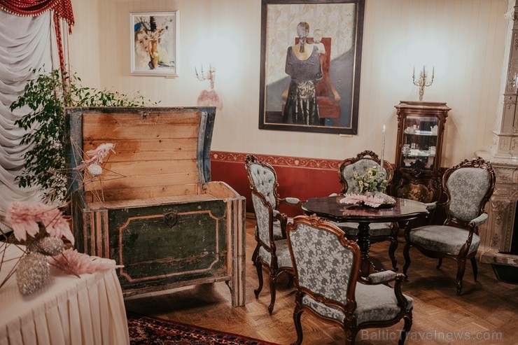 Ar pieciem dažādiem restorāniem vienas nakts laikā «Dikļu pilī» viesi pavadījuši veco un sagaidījuši Jauno gadu Ar pieciem dažādiem restorāniem vienas nakts laikā «Dikļu pilī» viesi pavadījuši veco un sagaidījuši Jauno gadu 243134