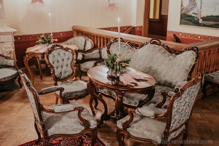 Ar pieciem dažādiem restorāniem vienas nakts laikā «Dikļu pilī» viesi pavadījuši veco un sagaidījuši Jauno gadu Ar pieciem dažādiem restorāniem vienas nakts laikā «Dikļu pilī» viesi pavadījuši veco un sagaidījuši Jauno gadu 243135