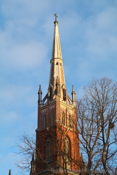 Rīgā atzīmē barikāžu aizstāvju atceres dienu 243606
