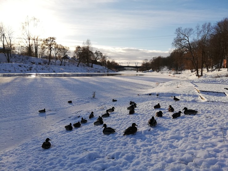Valmiera mirdz un vilina ceļtājus visos gadalaikos, bet šobrīd tā jo īpaši vilina gan kultūras dzīves baudītājus, gan aktīvo ziemas prieku mīļotājus. Valmiera mirdz un vilina ceļtājus visos gadalaikos, bet šobrīd tā jo īpaši vilina gan kultūras dzīves baudītājus, gan aktīvo ziemas prieku mīļotājus. 243864