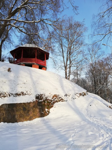 Valmiera mirdz un vilina ceļtājus visos gadalaikos, bet šobrīd tā jo īpaši vilina gan kultūras dzīves baudītājus, gan aktīvo ziemas prieku mīļotājus. Valmiera mirdz un vilina ceļtājus visos gadalaikos, bet šobrīd tā jo īpaši vilina gan kultūras dzīves baudītājus, gan aktīvo ziemas prieku mīļotājus. 243875