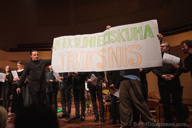 Šī bija pirmā izcilā vijolnieka Gidona Krēmera uzstāšanās Liepājas koncertzālē, kā arī vienīgais viņa jaunās programmas Šī bija pirmā izcilā vijolnieka Gidona Krēmera uzstāšanās Liepājas koncertzālē, kā arī vienīgais viņa jaunās programmas