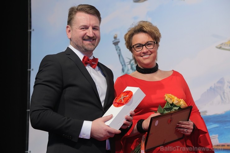 BalticTravelnews.com vadītājs Aivars Mackevičs un Baltijas Apdrošināšanas Nama Ceļojumu apdrošināšanas attīstības menedže Elīna Leitendorfa. BalticTravelnews.com vadītājs Aivars Mackevičs un Baltijas Apdrošināšanas Nama Ceļojumu apdrošināšanas attīstības menedže Elīna Leitendorfa. 244516