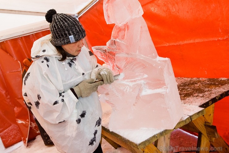 Jelgavā sākas Starptautiskā Ledus skulptūru festivāla konkurss un tēlnieki, katrs no viena 100x50x25 centimetrus liela un 120 kilogramus smaga ledus b Jelgavā sākas Starptautiskā Ledus skulptūru festivāla konkurss un tēlnieki, katrs no viena 100x50x25 centimetrus liela un 120 kilogramus smaga ledus b 244617