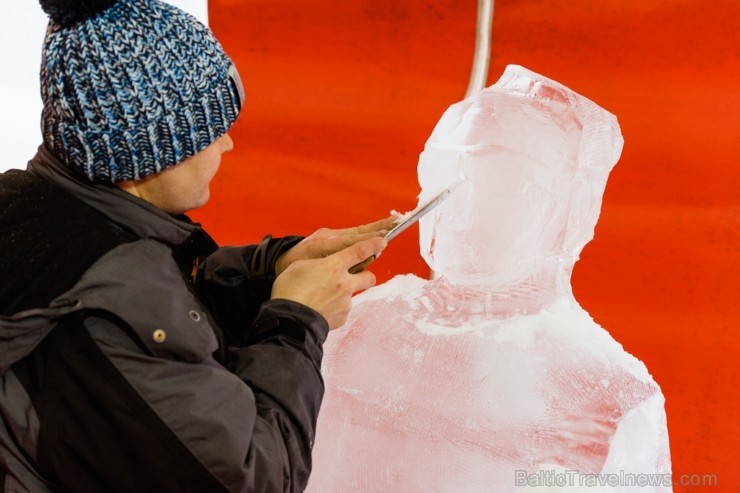 Jelgavā sākas Starptautiskā Ledus skulptūru festivāla konkurss un tēlnieki, katrs no viena 100x50x25 centimetrus liela un 120 kilogramus smaga ledus b Jelgavā sākas Starptautiskā Ledus skulptūru festivāla konkurss un tēlnieki, katrs no viena 100x50x25 centimetrus liela un 120 kilogramus smaga ledus b 244624