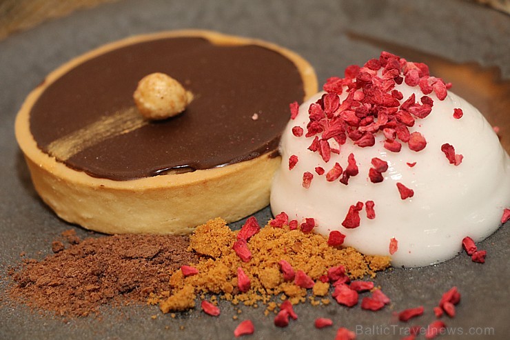 Viesnīcā «Grand Hotel Kempinski Riga» pie pusdienu galda prezentējas uzņēmums «Moller Baltic Import» Viesnīcā «Grand Hotel Kempinski Riga» pie pusdienu galda prezentējas uzņēmums «Moller Baltic Import» 245604