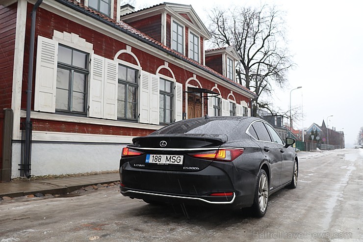 Travelnews.lv apceļo Pierīgu ar jauno priekšpiedziņas «Lexus ES 300h Luxury» 245874