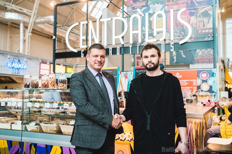 «Centrālais Gastro Tirgus» ir pirmais iekštelpu gastrotirgus Latvijā, kurā vairāk nekā 20 dažādi ēdinātāji un 2 bāri piedāvā viesiem plašu starptautis 245996