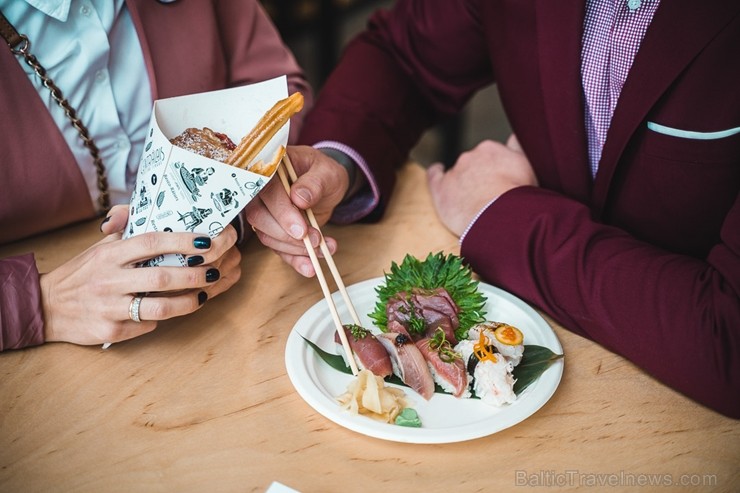 «Centrālais Gastro Tirgus» ir pirmais iekštelpu gastrotirgus Latvijā, kurā vairāk nekā 20 dažādi ēdinātāji un 2 bāri piedāvā viesiem plašu starptautis 246007