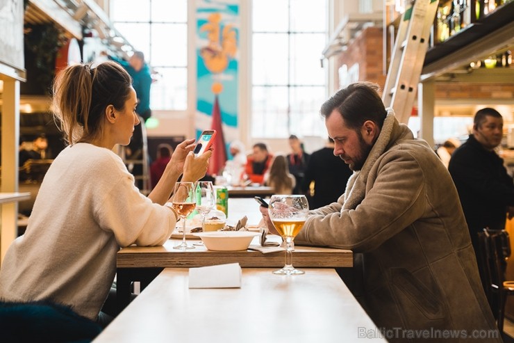 «Centrālais Gastro Tirgus» ir pirmais iekštelpu gastrotirgus Latvijā, kurā vairāk nekā 20 dažādi ēdinātāji un 2 bāri piedāvā viesiem plašu starptautis 246011
