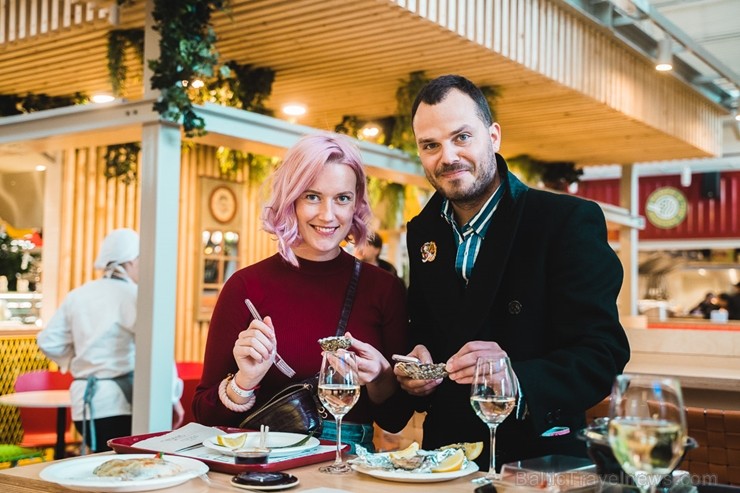«Centrālais Gastro Tirgus» ir pirmais iekštelpu gastrotirgus Latvijā, kurā vairāk nekā 20 dažādi ēdinātāji un 2 bāri piedāvā viesiem plašu starptautis 246014
