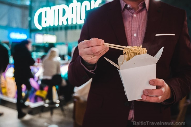 «Centrālais Gastro Tirgus» ir pirmais iekštelpu gastrotirgus Latvijā, kurā vairāk nekā 20 dažādi ēdinātāji un 2 bāri piedāvā viesiem plašu starptautis 246058