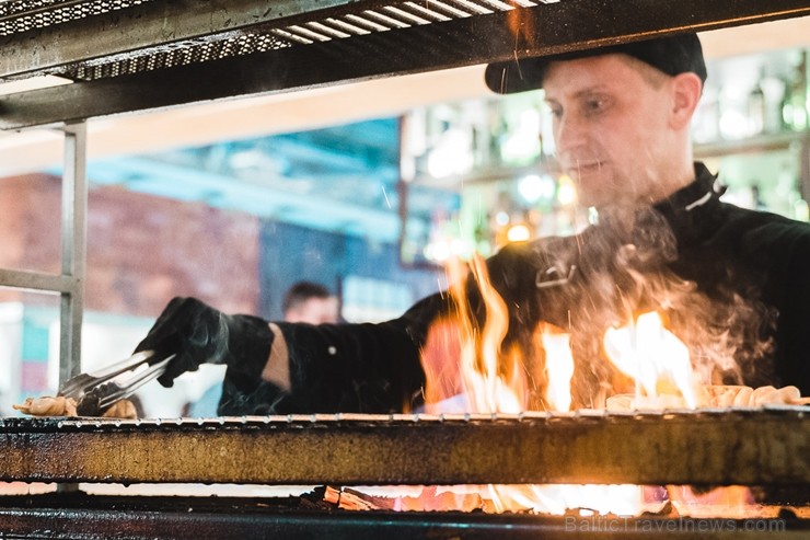 «Centrālais Gastro Tirgus» ir pirmais iekštelpu gastrotirgus Latvijā, kurā vairāk nekā 20 dažādi ēdinātāji un 2 bāri piedāvā viesiem plašu starptautis 246071