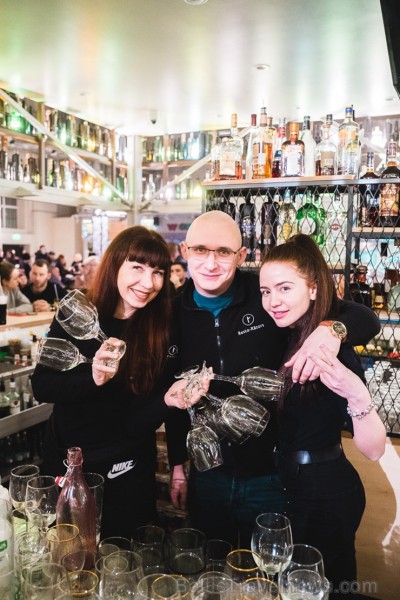 «Centrālais Gastro Tirgus» ir pirmais iekštelpu gastrotirgus Latvijā, kurā vairāk nekā 20 dažādi ēdinātāji un 2 bāri piedāvā viesiem plašu starptautis 246080