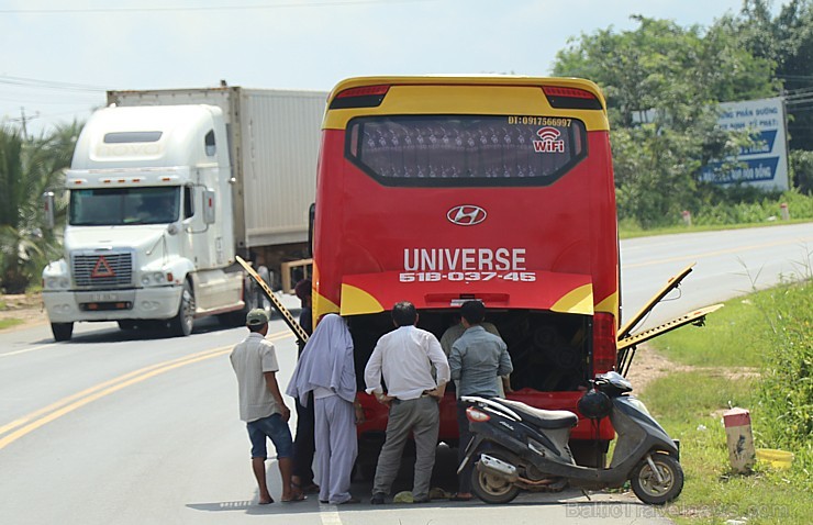 Travelnews.lv caur autobusa logu vēro Vjetnamas ceļu no Muine līdz Hošiminai. Atbalsta: 365 brīvdienas un Turkish Airlines Travelnews.lv caur autobusa logu vēro Vjetnamas ceļu no Muine līdz Hošiminai. Atbalsta: 365 brīvdienas un Turkish Airlines 246533