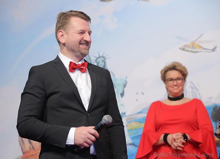 Sveicam «GADA CILVĒKS TŪRISMĀ 2018» laureātus tūrisma izstādē «Balttour 2019». Foto: Rojs Maizītis Sveicam «GADA CILVĒKS TŪRISMĀ 2018» laureātus tūrisma izstādē «Balttour 2019». Foto: Rojs Maizītis 246614