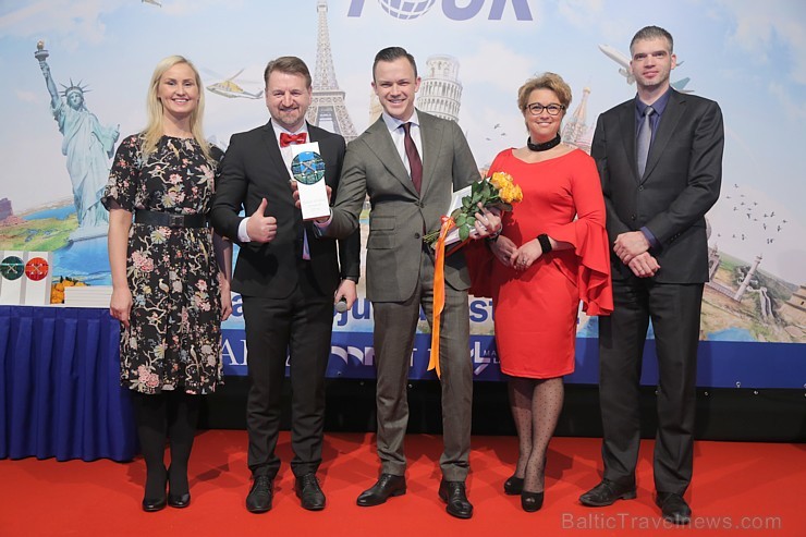 Sveicam «GADA CILVĒKS TŪRISMĀ 2018» laureātus tūrisma izstādē «Balttour 2019». Foto: Rojs Maizītis Sveicam «GADA CILVĒKS TŪRISMĀ 2018» laureātus tūrisma izstādē «Balttour 2019». Foto: Rojs Maizītis 246621