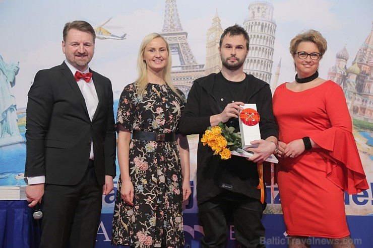 Sveicam «GADA CILVĒKS TŪRISMĀ 2018» laureātus tūrisma izstādē «Balttour 2019». Foto: Rojs Maizītis Sveicam «GADA CILVĒKS TŪRISMĀ 2018» laureātus tūrisma izstādē «Balttour 2019». Foto: Rojs Maizītis 246627