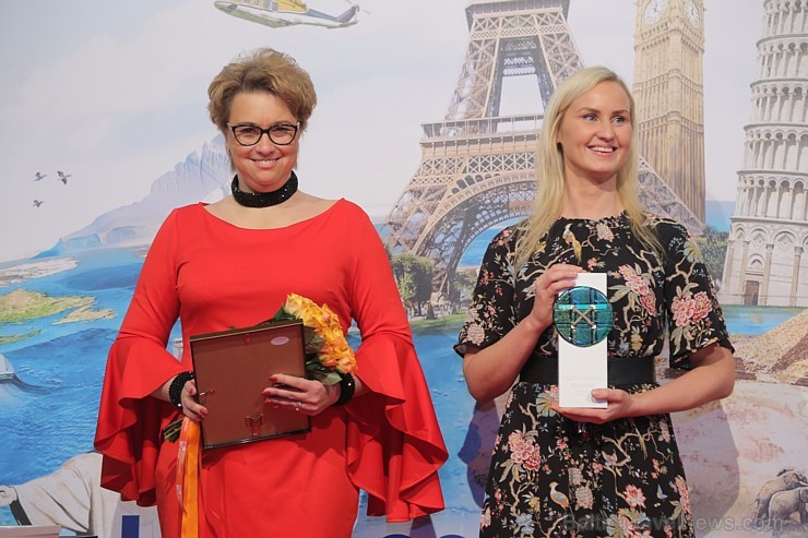 Sveicam «GADA CILVĒKS TŪRISMĀ 2018» laureātus tūrisma izstādē «Balttour 2019». Foto: Rojs Maizītis Sveicam «GADA CILVĒKS TŪRISMĀ 2018» laureātus tūrisma izstādē «Balttour 2019». Foto: Rojs Maizītis 246629