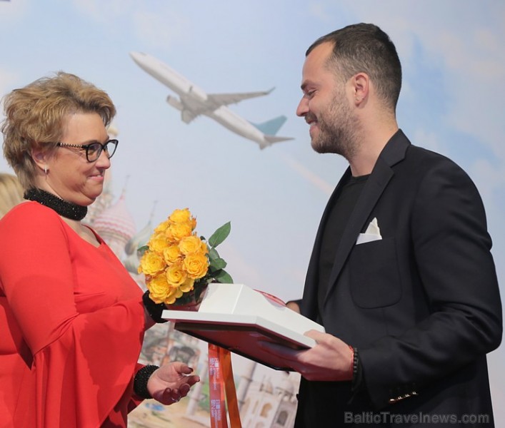 Sveicam «GADA CILVĒKS TŪRISMĀ 2018» laureātus tūrisma izstādē «Balttour 2019». Foto: Rojs Maizītis Sveicam «GADA CILVĒKS TŪRISMĀ 2018» laureātus tūrisma izstādē «Balttour 2019». Foto: Rojs Maizītis 246641