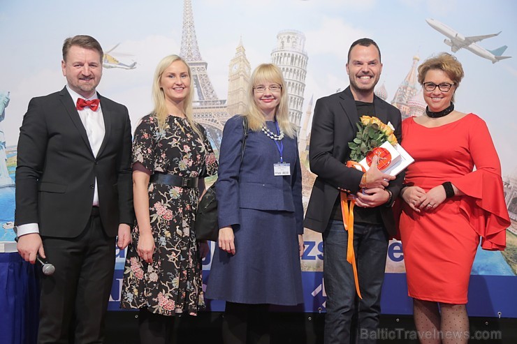 Sveicam «GADA CILVĒKS TŪRISMĀ 2018» laureātus tūrisma izstādē «Balttour 2019». Foto: Rojs Maizītis Sveicam «GADA CILVĒKS TŪRISMĀ 2018» laureātus tūrisma izstādē «Balttour 2019». Foto: Rojs Maizītis 246643