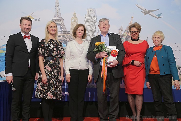 Sveicam «GADA CILVĒKS TŪRISMĀ 2018» laureātus tūrisma izstādē «Balttour 2019». Foto: Rojs Maizītis Sveicam «GADA CILVĒKS TŪRISMĀ 2018» laureātus tūrisma izstādē «Balttour 2019». Foto: Rojs Maizītis 246655