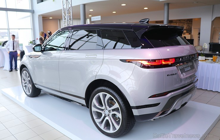 Latvijā pirmo reizi 19.02.2019 tiek prezentēts otrās paaudzes «Range Rover Evoque» 246673