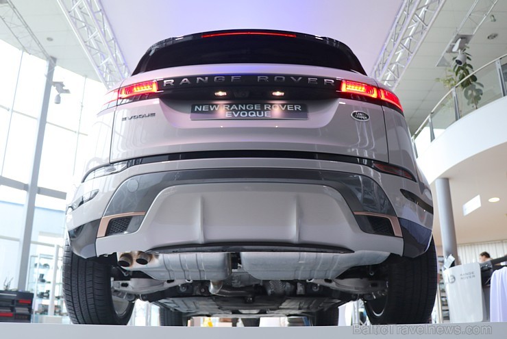 Latvijā pirmo reizi 19.02.2019 tiek prezentēts otrās paaudzes «Range Rover Evoque» 246674